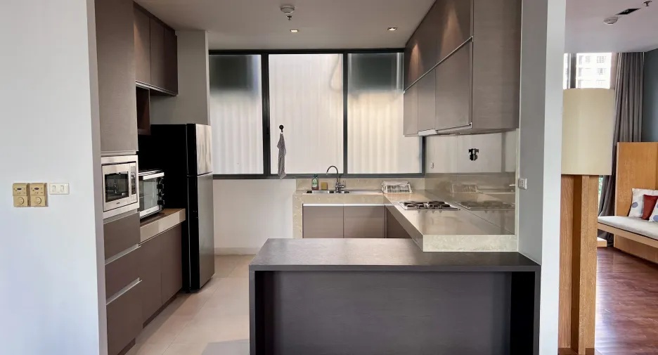 For rent 2 bedrooms condo in Khlong Toei, Bangkok