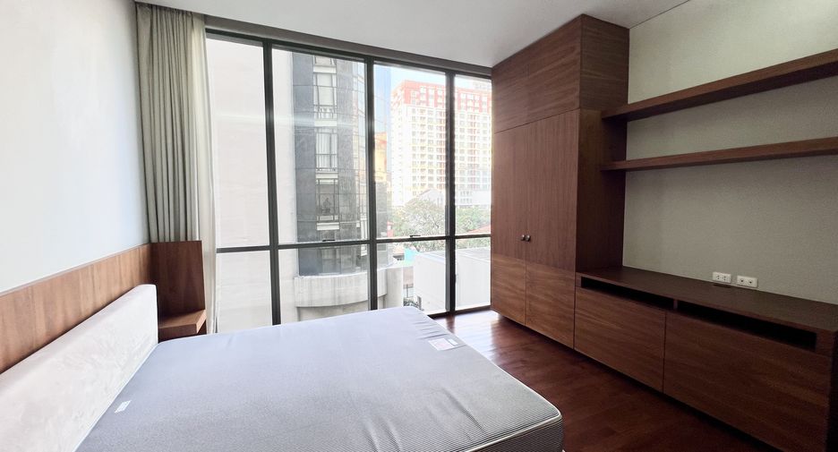 For rent 2 bedrooms condo in Khlong Toei, Bangkok