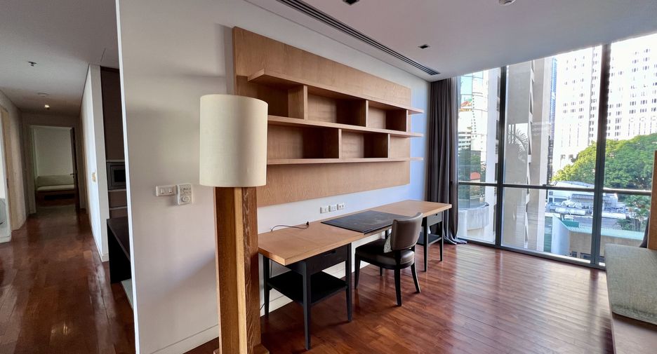 For rent 2 bedrooms condo in Khlong Toei, Bangkok