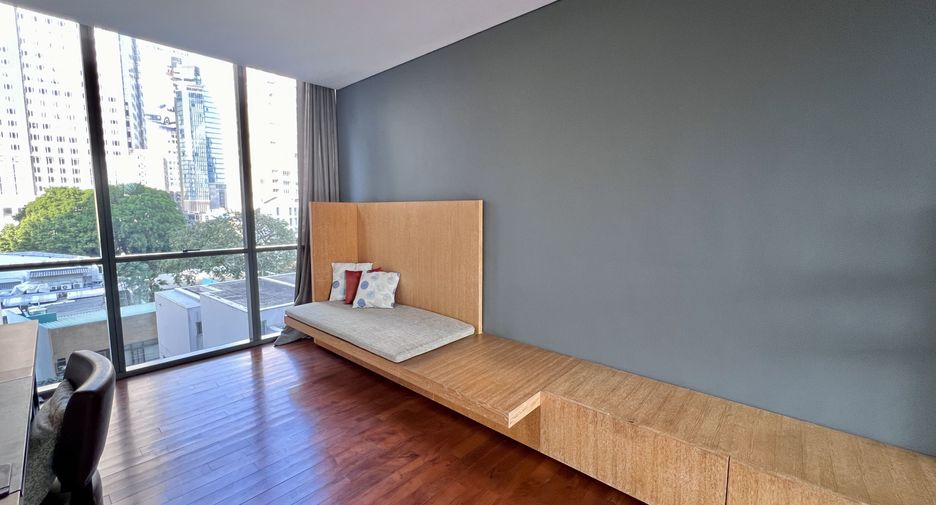For rent 2 bedrooms condo in Khlong Toei, Bangkok