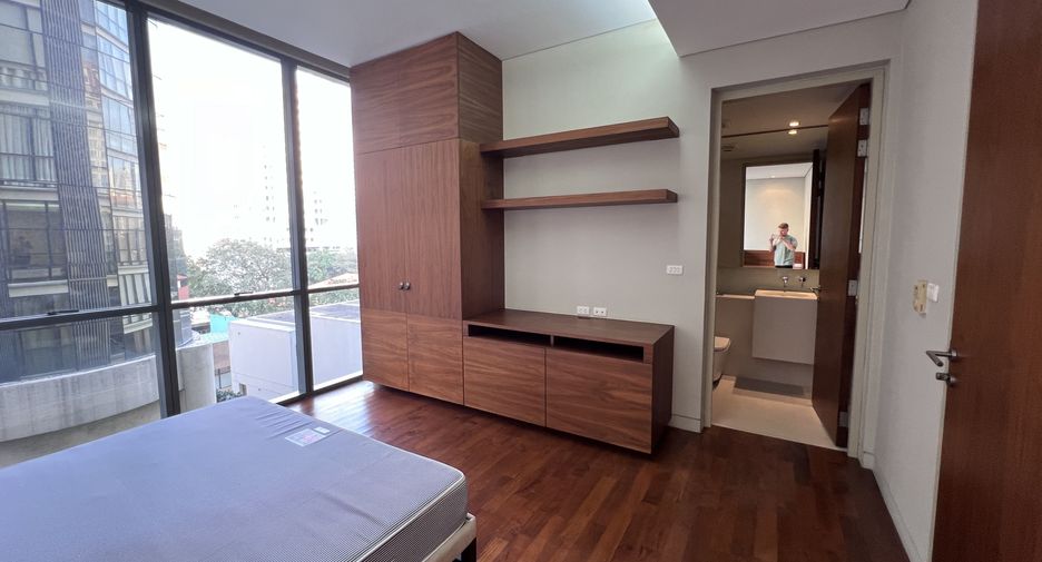 For rent 2 bedrooms condo in Khlong Toei, Bangkok