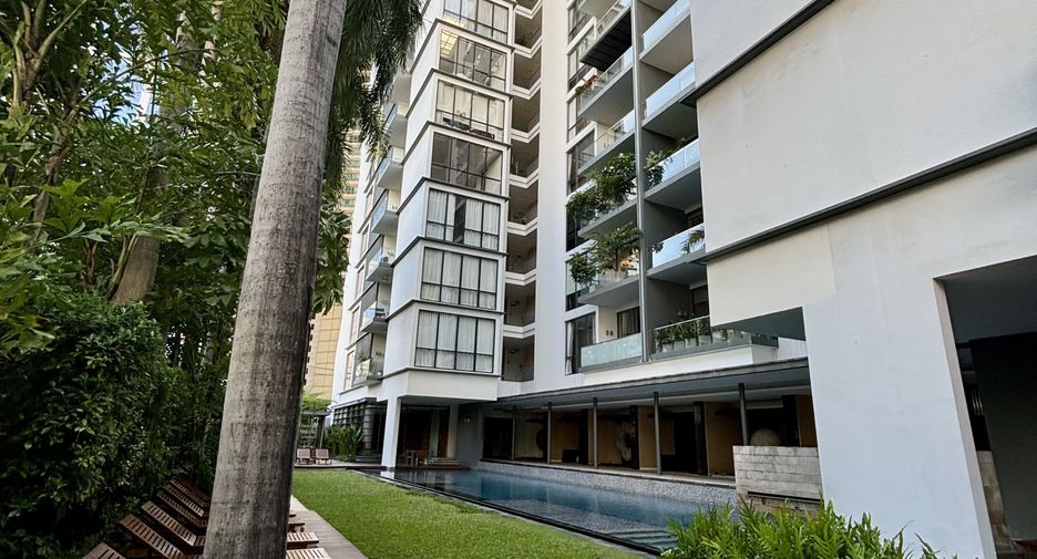 For rent 2 bedrooms condo in Khlong Toei, Bangkok