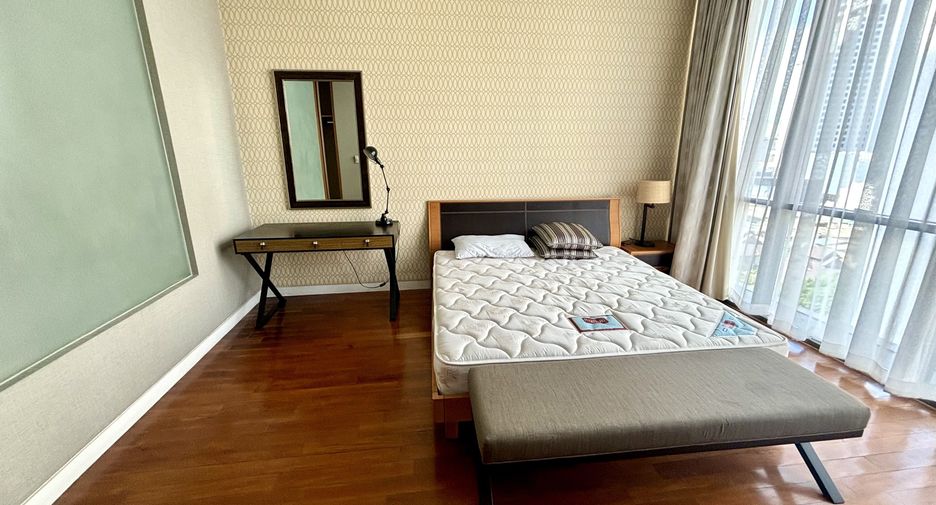 For rent 2 bedrooms condo in Khlong Toei, Bangkok