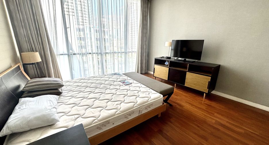 For rent 2 bedrooms condo in Khlong Toei, Bangkok