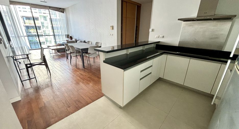 For rent 2 bedrooms condo in Khlong Toei, Bangkok