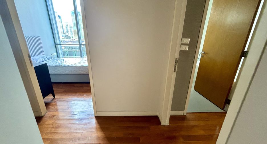 For rent 2 bedrooms condo in Khlong Toei, Bangkok