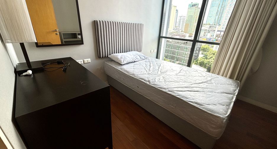 For rent 2 bedrooms condo in Khlong Toei, Bangkok