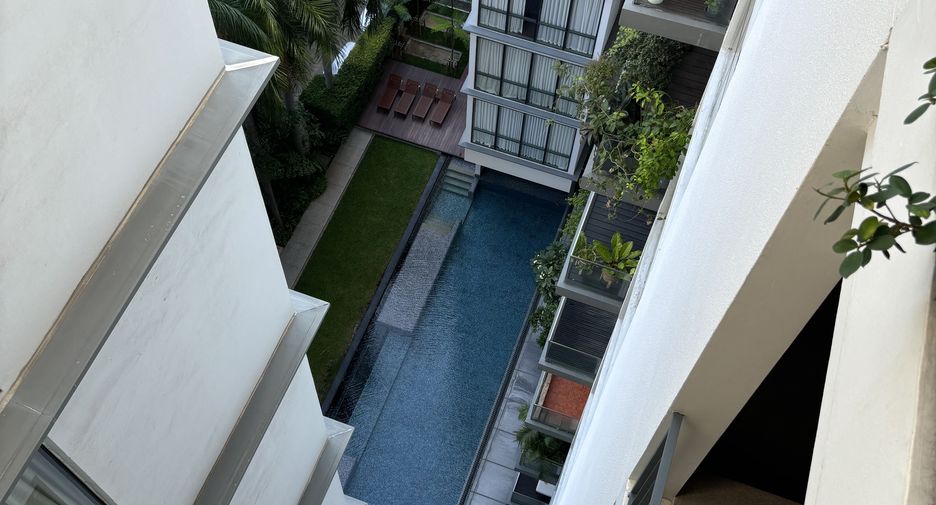 For rent 2 bedrooms condo in Khlong Toei, Bangkok