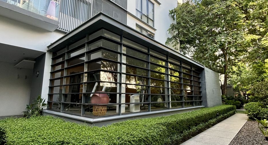 For rent 2 bedrooms condo in Khlong Toei, Bangkok