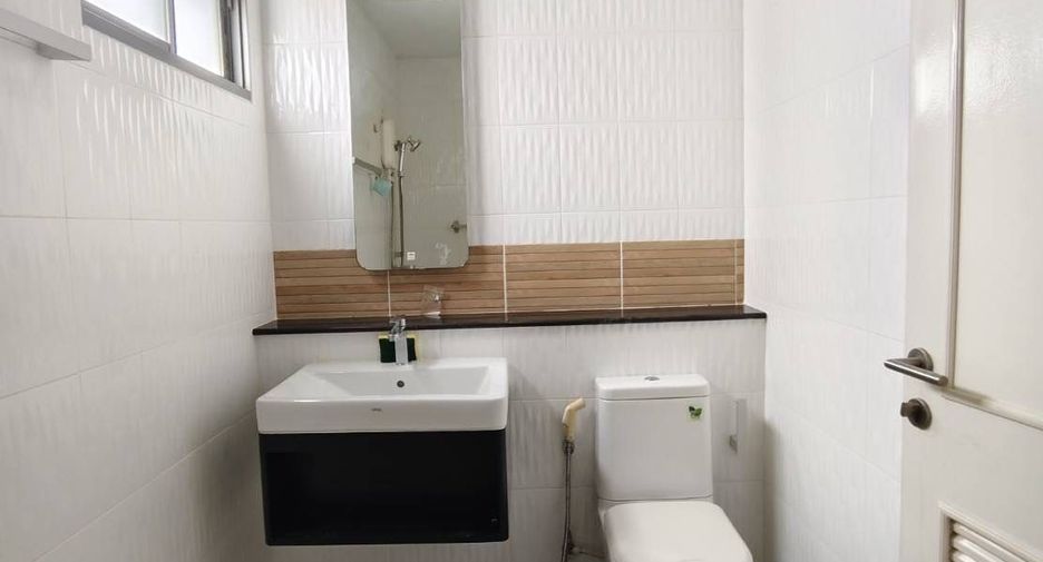 For rent 3 bedrooms house in Lat Krabang, Bangkok