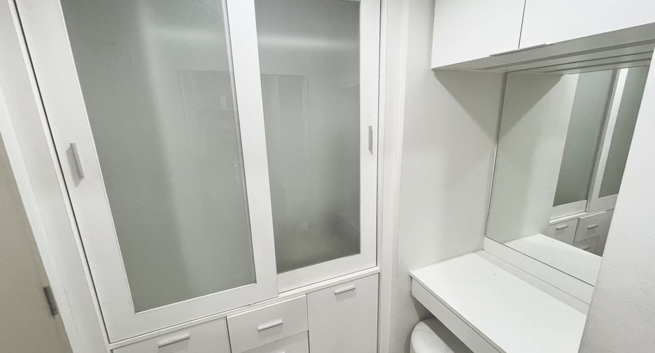 For rent 1 bed condo in Khlong San, Bangkok