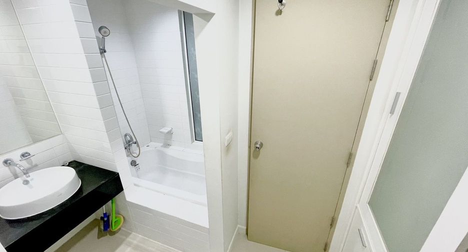 For rent 1 bed condo in Khlong San, Bangkok