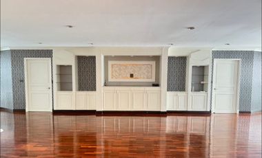 For rent 3 bedrooms condo in Khlong Toei, Bangkok