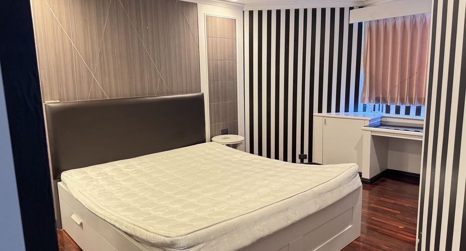 For rent 3 bedrooms condo in Khlong Toei, Bangkok