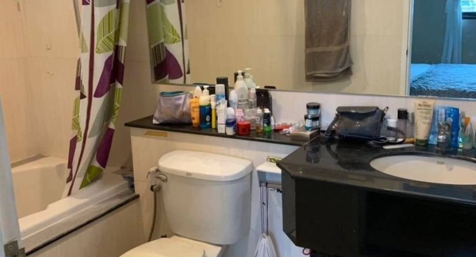 For rent 2 bedrooms condo in Watthana, Bangkok