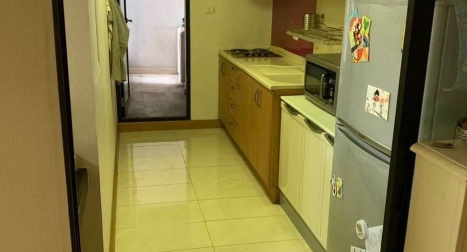 For rent 2 bedrooms condo in Watthana, Bangkok
