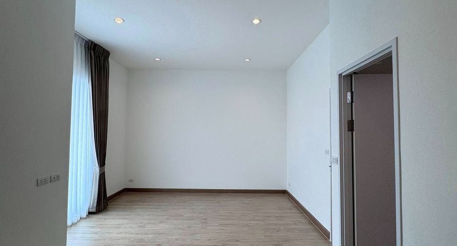 For rent 3 bedrooms townhouse in Bang Phli, Samut Prakan