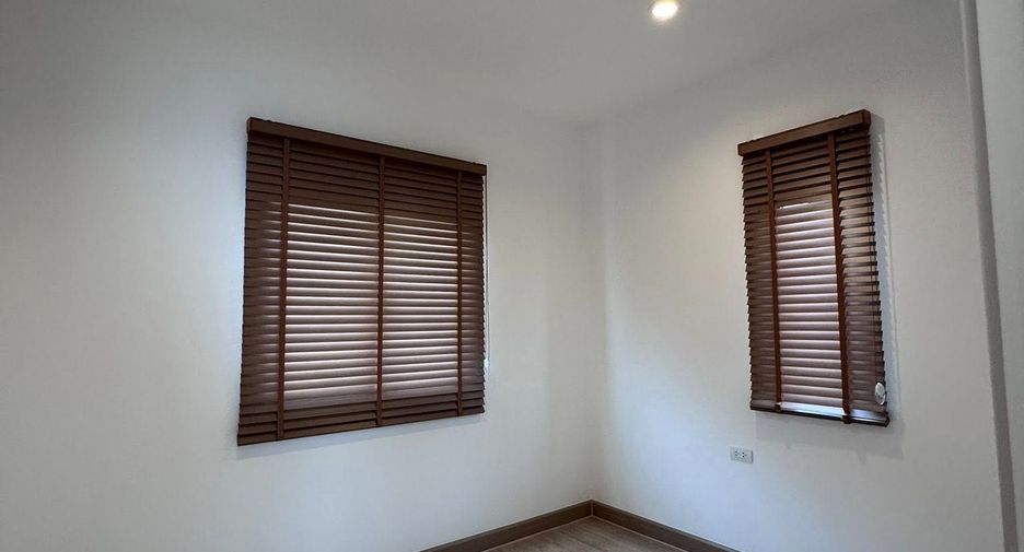 For rent 3 bedrooms townhouse in Bang Phli, Samut Prakan