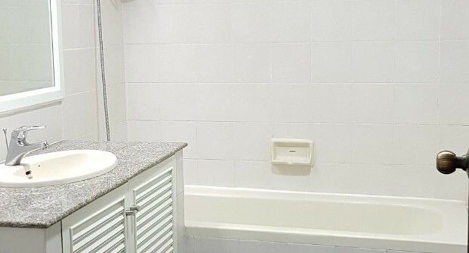 For sale 2 bedrooms condo in Watthana, Bangkok