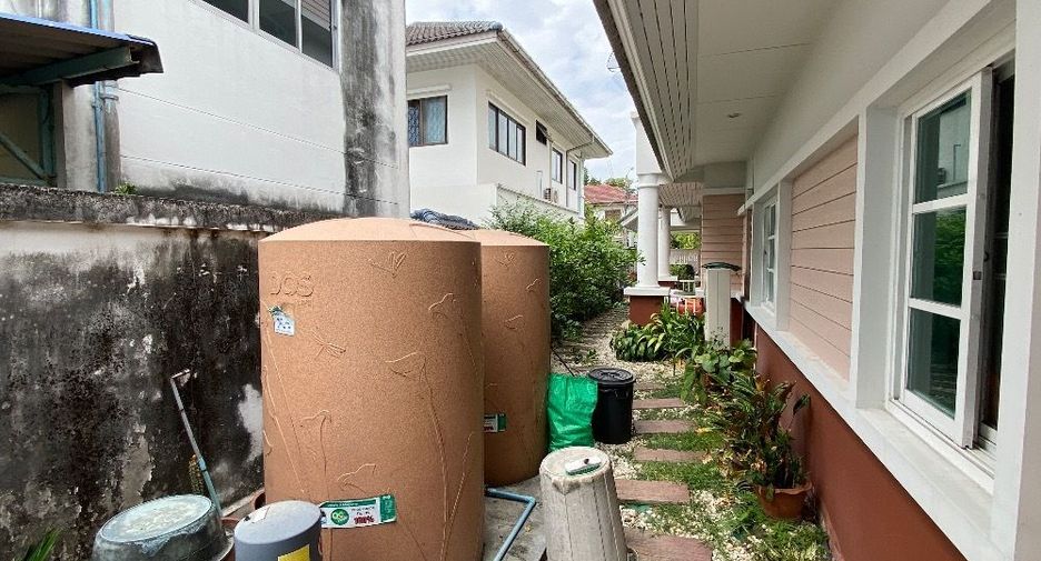 For sale 5 bedrooms house in Saphan Sung, Bangkok