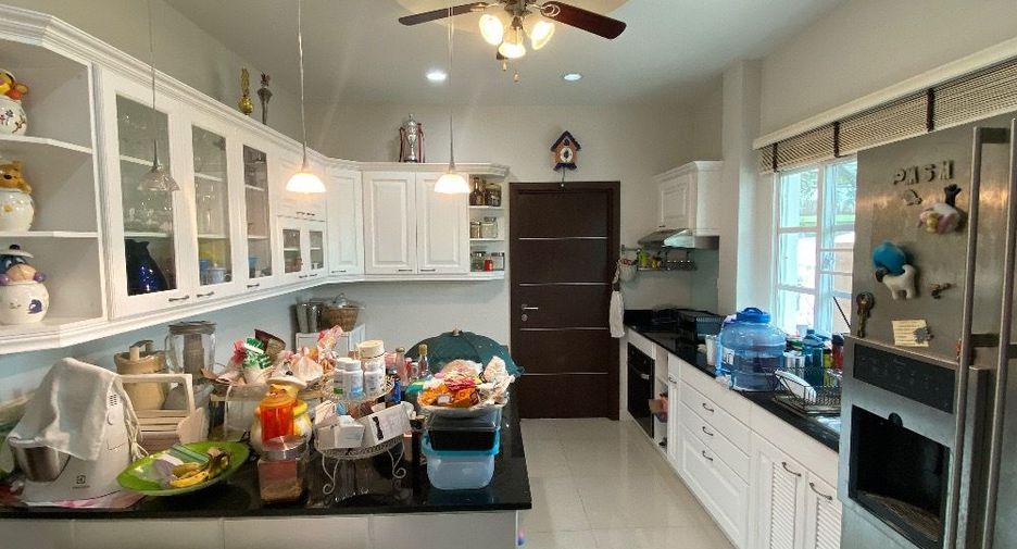 For sale 5 bedrooms house in Saphan Sung, Bangkok