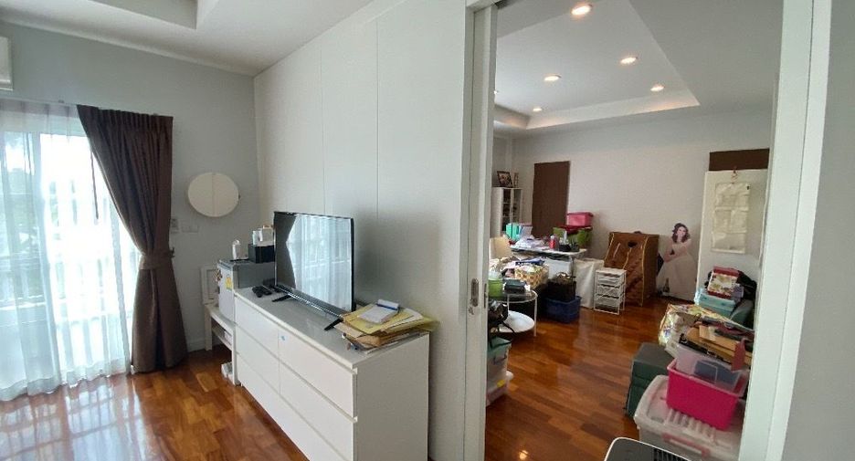 For sale 5 bedrooms house in Saphan Sung, Bangkok