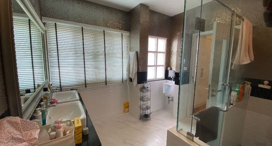 For sale 5 bedrooms house in Saphan Sung, Bangkok