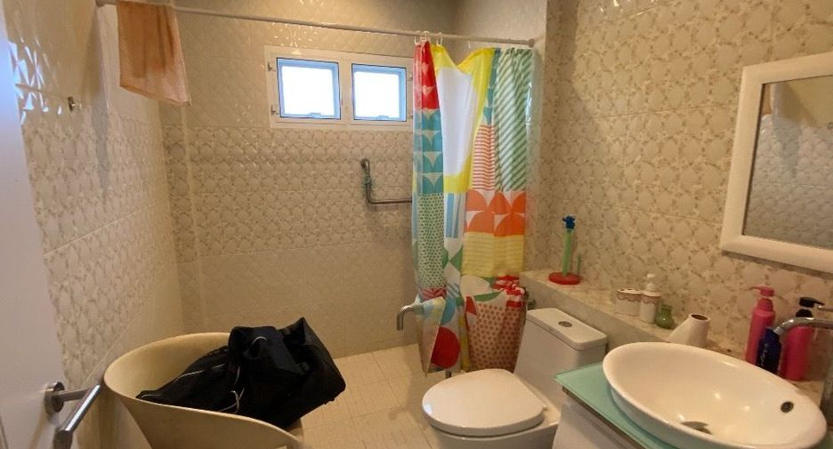 For sale 5 bedrooms house in Saphan Sung, Bangkok