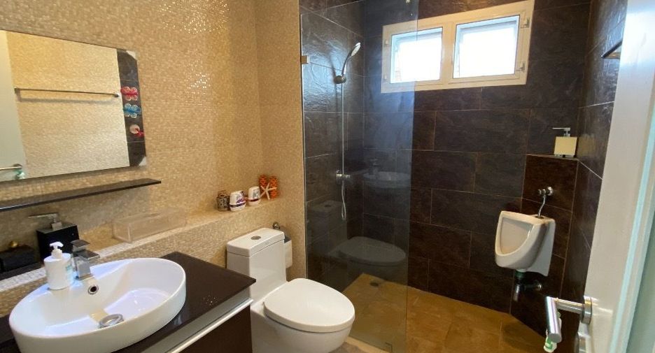 For sale 5 bedrooms house in Saphan Sung, Bangkok