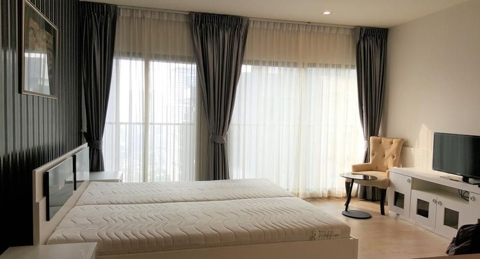 For rent 3 ベッドルーム condo in Khlong Toei, Bangkok