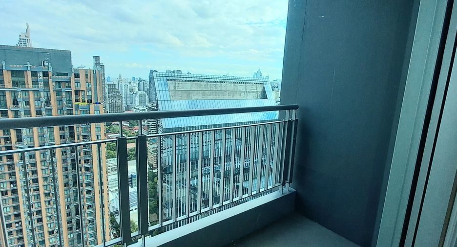 For rent 2 bedrooms condo in Watthana, Bangkok