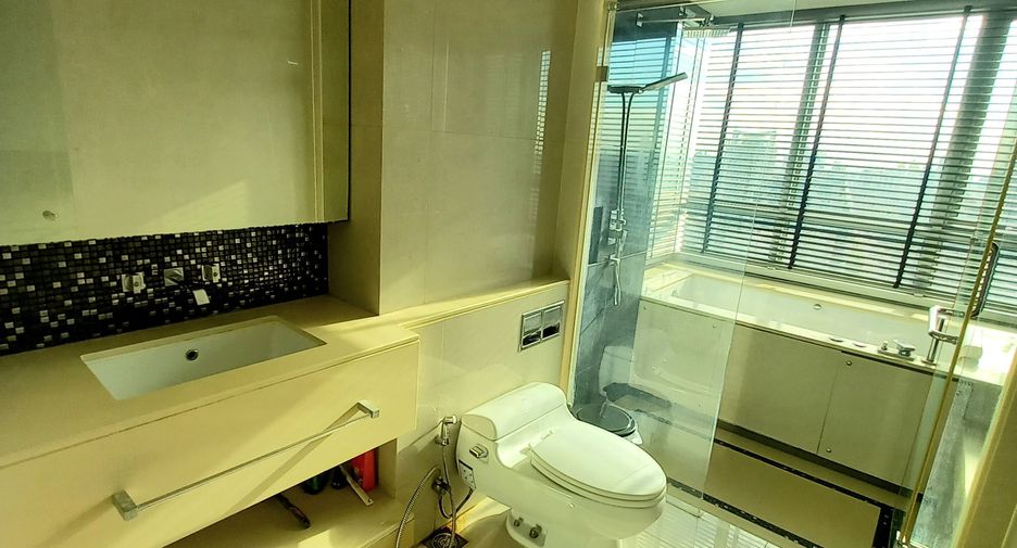 For rent 2 bedrooms condo in Watthana, Bangkok