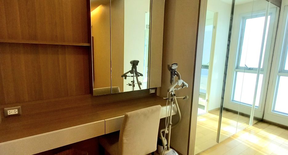 For rent 2 bedrooms condo in Watthana, Bangkok