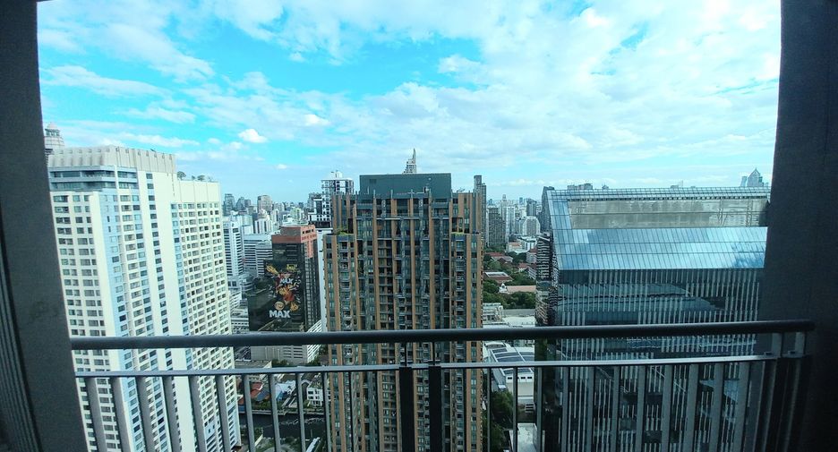 For rent 2 bedrooms condo in Watthana, Bangkok