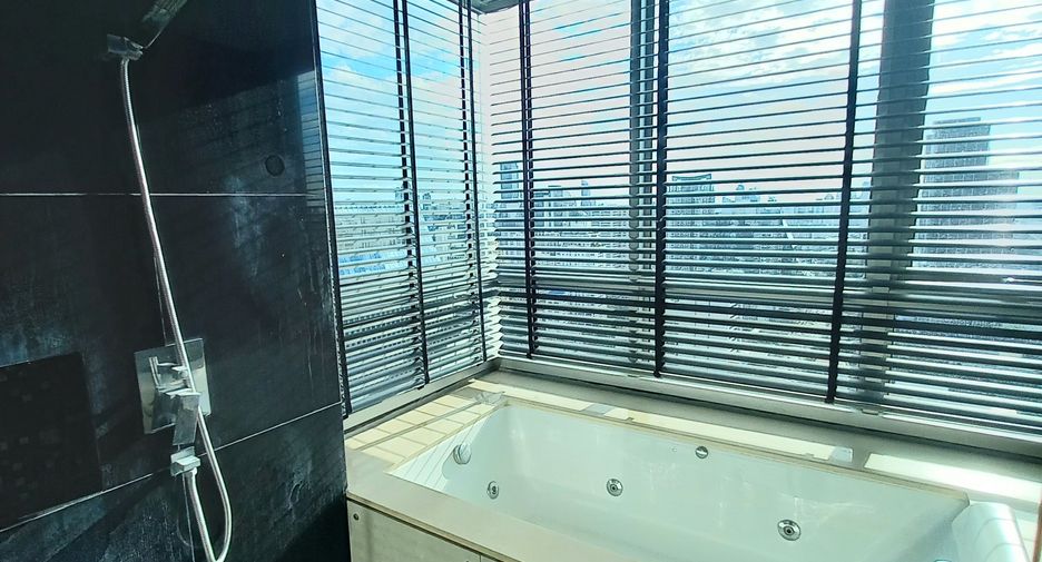 For rent 2 bedrooms condo in Watthana, Bangkok