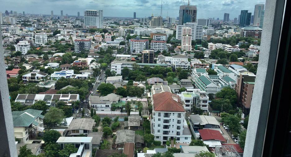 For sale 2 bedrooms condo in Phaya Thai, Bangkok