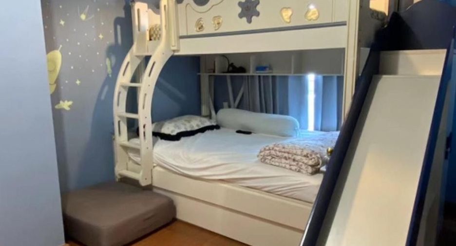 For rent 2 bedrooms condo in Huai Khwang, Bangkok