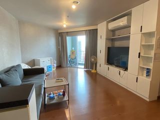 For rent 2 bedrooms condo in Huai Khwang, Bangkok
