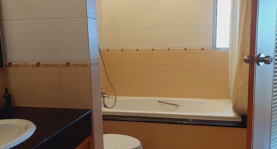 For rent 2 bedrooms apartment in Sathon, Bangkok