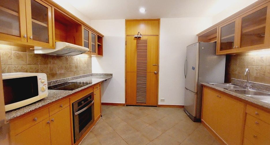For rent 2 bedrooms apartment in Sathon, Bangkok