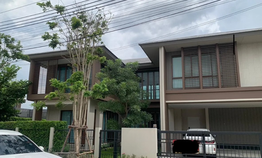 Casa en venta y en alquiler de 4 habitaciones en Bang Kapi, Bangkok