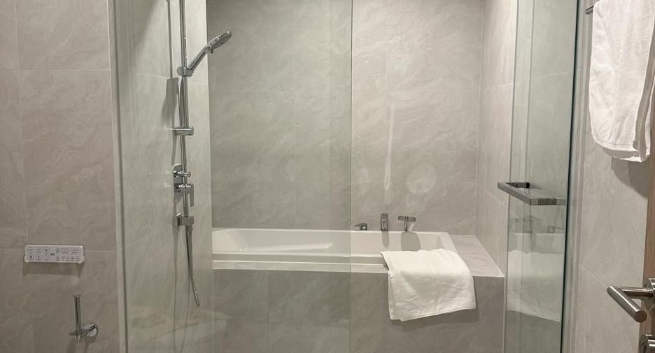 For rent 2 bedrooms condo in Huai Khwang, Bangkok