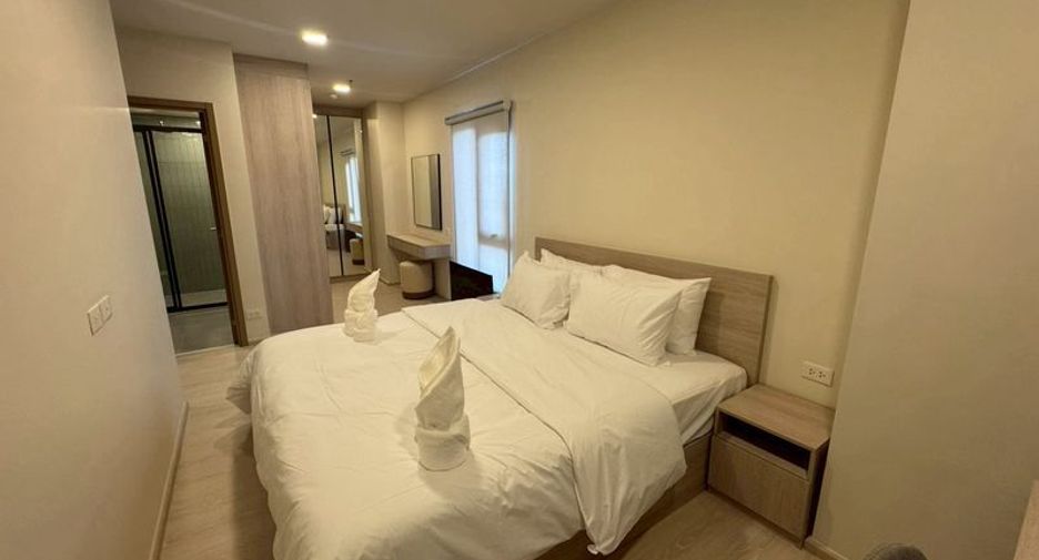 For rent 2 bedrooms condo in Khlong San, Bangkok
