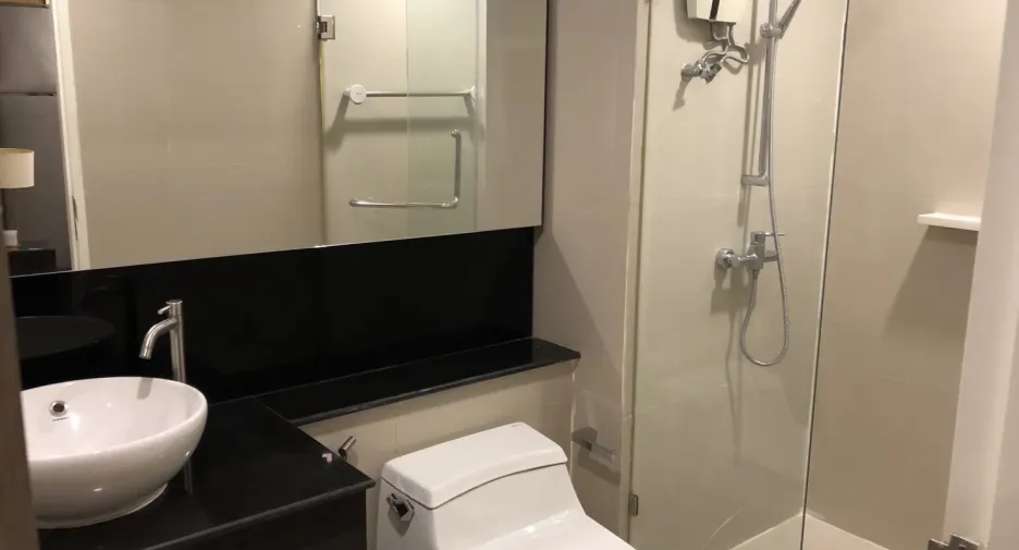 For rent 2 bedrooms condo in Khlong Toei, Bangkok