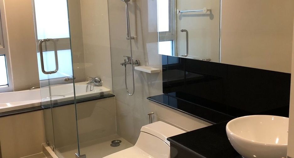 For rent 2 bedrooms condo in Khlong Toei, Bangkok