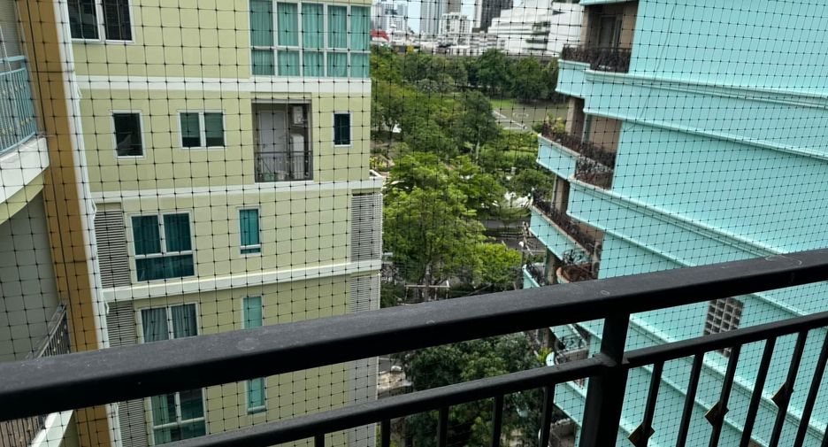 For sale 2 ベッドルーム condo in Khlong Toei, Bangkok