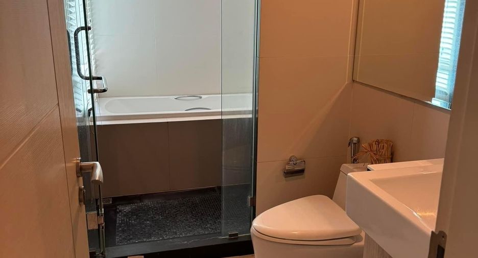 For sale 2 ベッドルーム condo in Khlong Toei, Bangkok