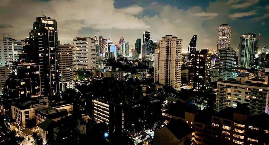 For rent 2 bedrooms condo in Watthana, Bangkok