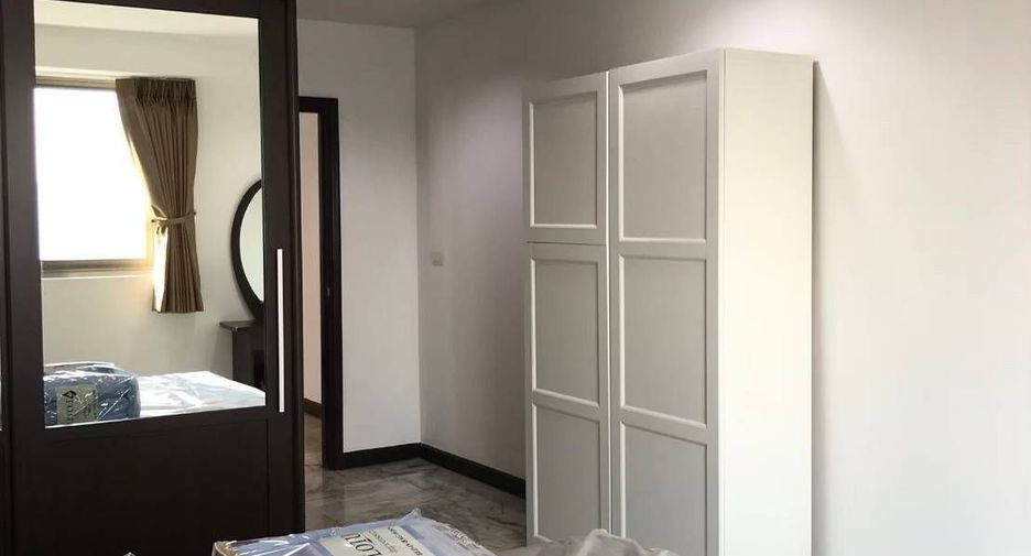 For rent 2 bedrooms condo in Watthana, Bangkok