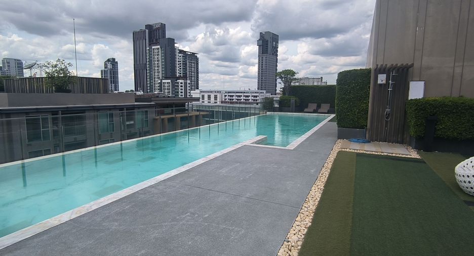 For sale studio condo in Phra Khanong, Bangkok